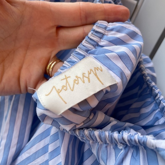 Super cute top from Petersyn. Size XS/S - Picture 9 of 13